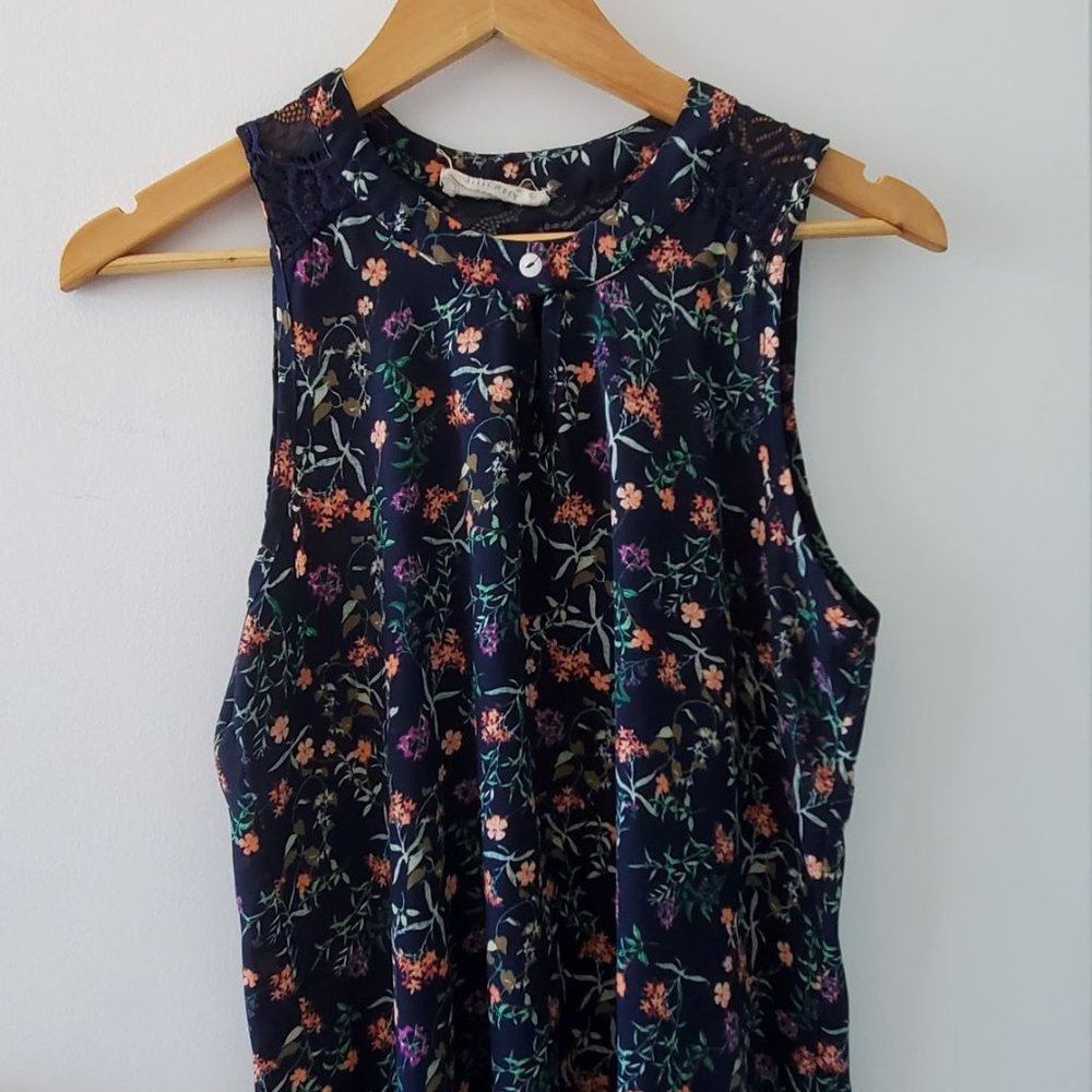 Crescent Sleeveless Keyhole Floral Blouse